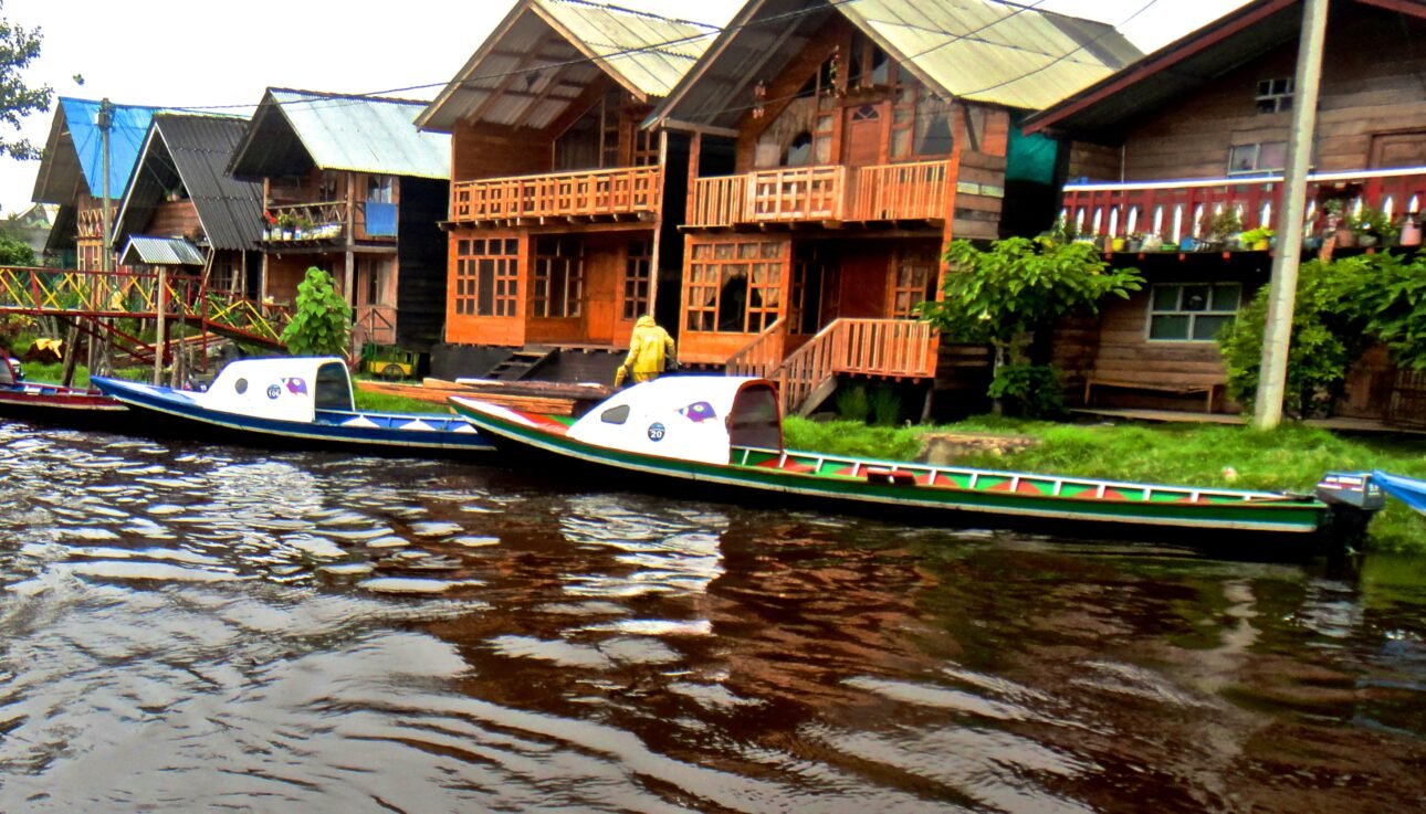 laguna de la cocha in the colombian andes